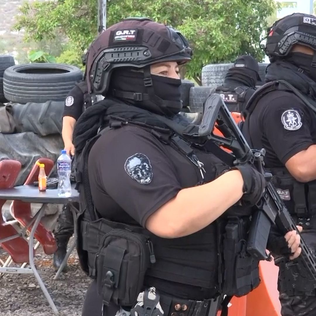 Policía del GRT Salva a Niño que Cayó a Alberca en Torreón, Coahuila